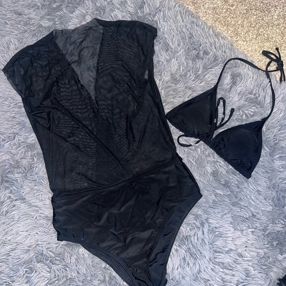 Contrast Mesh Triangle One Piece Swimsuit. Size Med - Picture 7 of 8